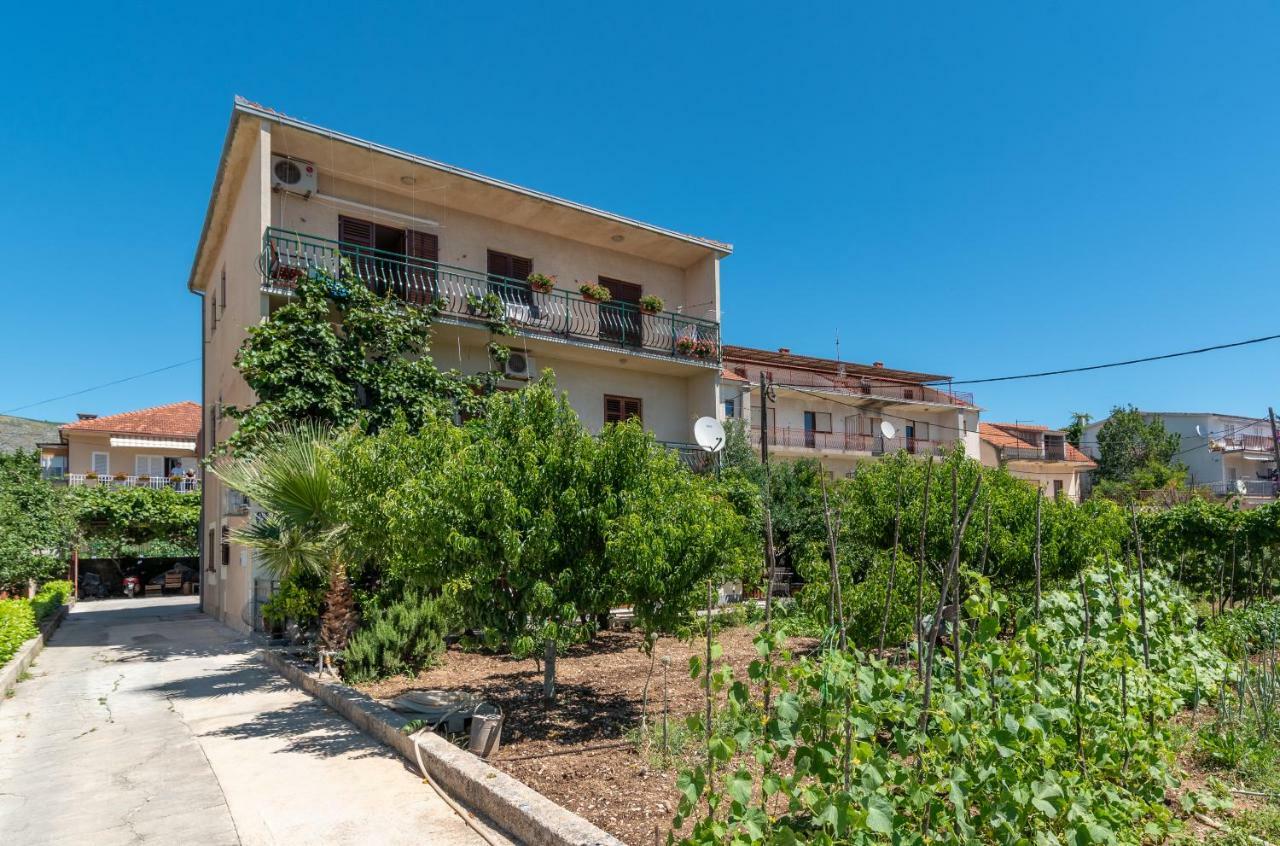 Kiwi Appartement Trogir Buitenkant foto